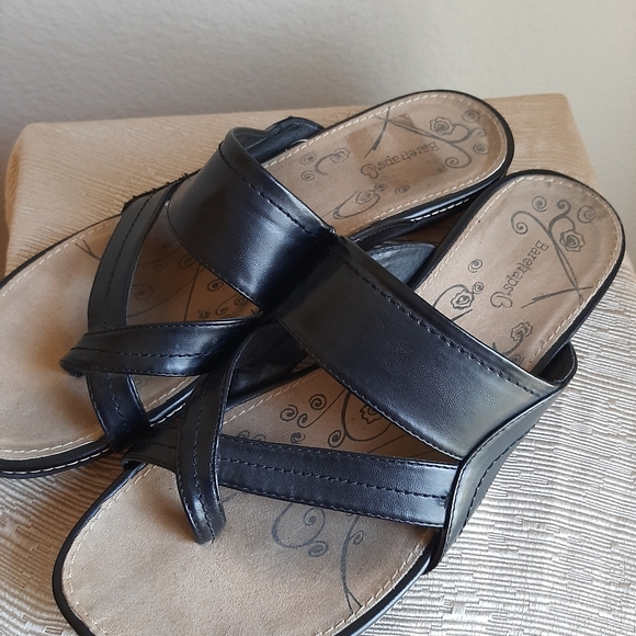 bare trap flip flops